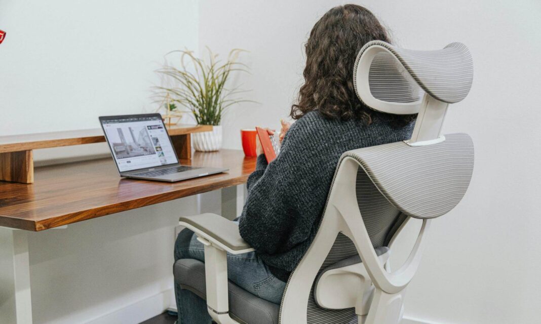 Ergonomischer Bürostuhl für das Arbeiten im HomeOffice