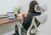 Der perfekte Schreibtischstuhl: So findest du das optimale Modell fĂĽr lange Arbeitstage Ergonomischer BĂĽrostuhl fĂĽr das Arbeiten im HomeOffice