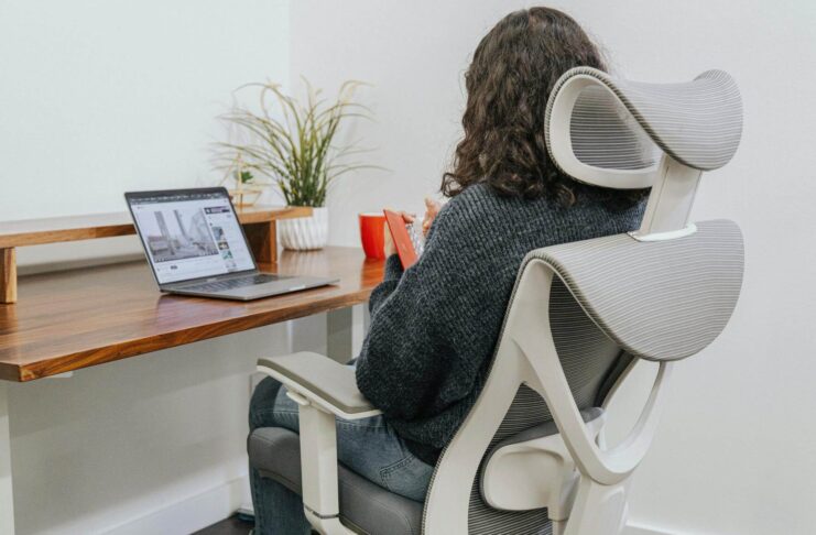 Ergonomischer Bürostuhl für das Arbeiten im HomeOffice