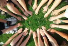 Die Grundlagen der Mitarbeitermotivation – Warum glückliche Mitarbeiter Gold wert sind Grundlagen der Mitarbeitermotivation - Warum glückliche Mitarbeiter Gold wert sind